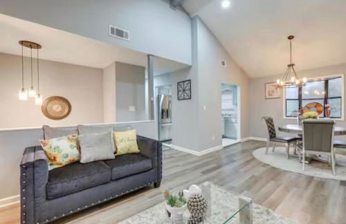 Modern Comfort Meets Classic Charm in Stonecrest - Foto 1