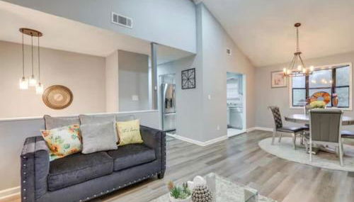 Modern Comfort Meets Classic Charm in Stonecrest - Foto 1