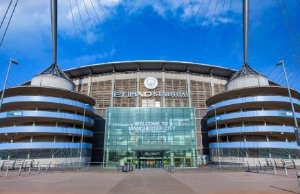 Luxury 2 Bed Apartment, Sleeps 6 with Sofa bed, Close to Sale Town & Tram Station - Photo 27