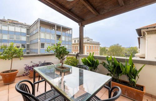 Elegant Penthouse with Terrace - Foto 28