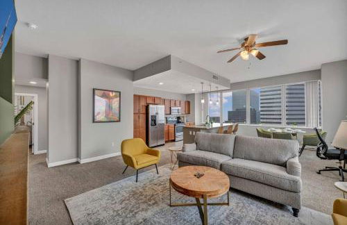 Luxury 21st Floor Penthouse | Great Downtown VIEWS - Photo 10