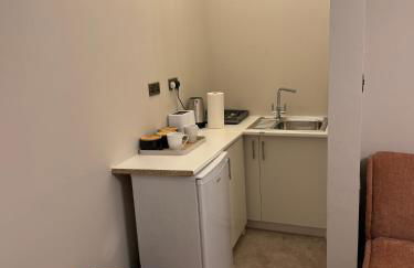 Double Deluxe Centre Apartment- Free Parking - Self Check-In - Cctv - Foto 4