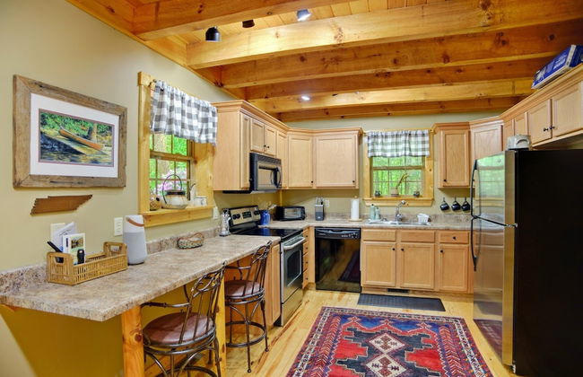 Tree Top Lodge - Gorgeous Lake Cabin With Hot Tub & Magnificent Views Of Forests And Mountains! 3 Bedroom Cabin by Redawning - Foto 6