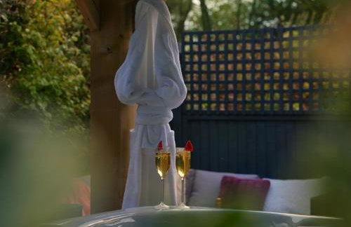 Scenery Hill Hideaways The Coach House Charming Retreat with Jacuzzi and BBQ Hut Near the Lake District - Photo 31