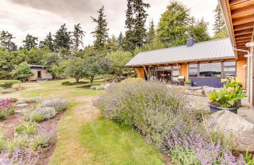 Fidalgo Island Waterfront Stunner - Photo 1