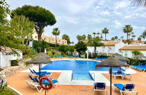 Beach Retreat 2 BR Apartment - Photo 30