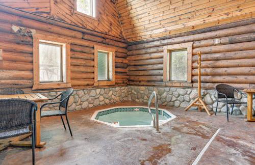 Indoor Pool and Hot Tub! Spacious Sterling Cabin - Foto 32