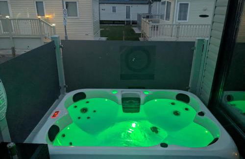 Serenity - Luxury Hot Tub, Sunnymede, Fantasy Island, Ramped Access, Parking, 2 dogs max - East Coast Holidays - Foto 11