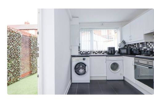 Anfield Stadium House - Free Parking - Foto 17