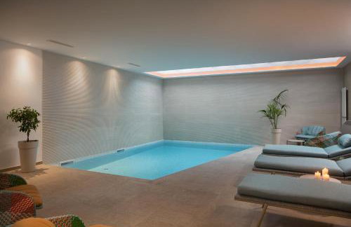 Design Villa Noble with Spa - Photo 7