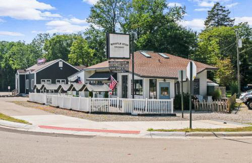 Luxe by the Lake - Pool Access - Photo 74