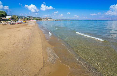 2-Bedroom Blue & White House with Garden and Beach - Foto 27