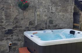 A Cozy Bothy Retreat with Hot Tub - Photo 11