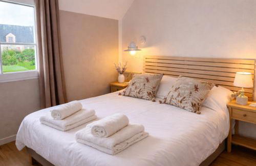 LocaLise - Maison E4 au Guilvinec - A 20m de la mer avec jardin et piscine - Tout à pied, plages, port, centre, commerces, marché - Wifi inclus - Linge de lit inclus - Animaux bienvenus - Foto 13