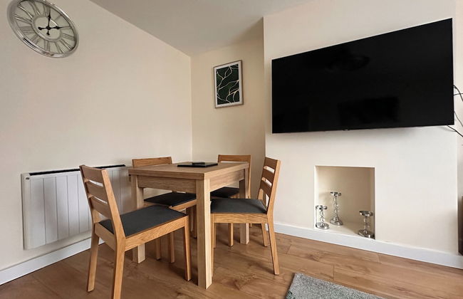 2 Bedroom Apartment-sleeps 6-parking-wifi - Photo 20