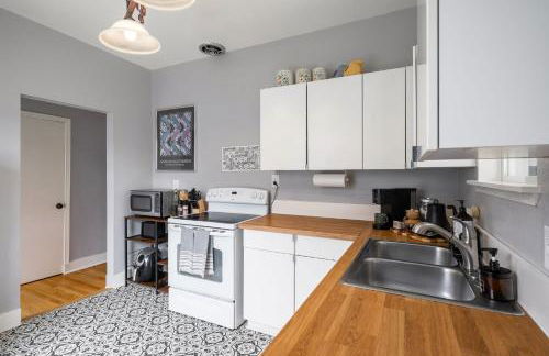 King Bed, Near DT and Best Restaurants, Pets OK! - Foto 17