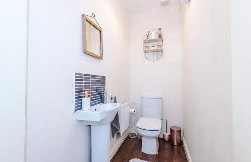 Driveway Stylish 3Bedroom Home in Middleton - Foto 30