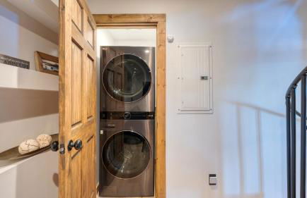 Lake View, Firepit, Game Room Remodeled Lake Tahoe Luxury Cabin by Avantstay - Foto 38