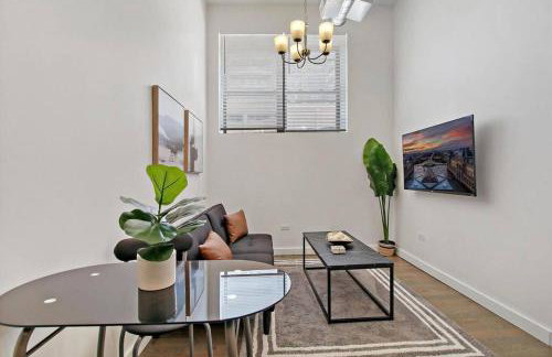 1BR Adorable Apt with In-unit Laundry - Lake 206 rep - Photo 14