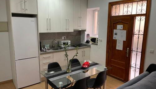 CASITA ANDALUZA CENTRO con PARKING sujeto a disponibilidad - Photo 2, stove, toaster, minibar