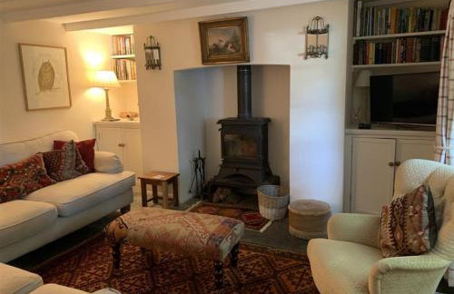 Hollyhocks Cottage surrounded by beautiful Cornish countryside. - Foto 17