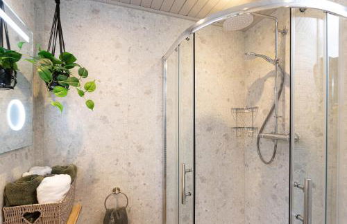 Sandmartin Lodge a lakeshore haven at Pine Lake Resort - Foto 51