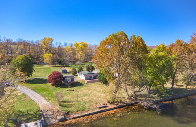 New River 3BR - Fishing, Kayaking, Hot tub, VT Game Weekends - Photo 43