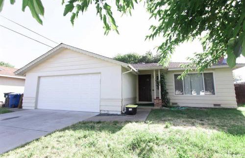 SunHouse 1410sqft BBQ 3xTVs Pets W/D Backyard - Photo 9