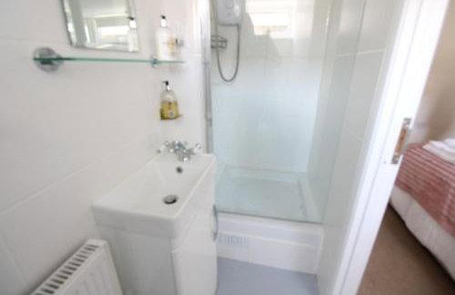 Penderic - 3 Bedroom Cowes Stay with Balcony & Panoramic Solent Views Close to Shops, Cafés, Sailing Clubs & Beach - Foto 12