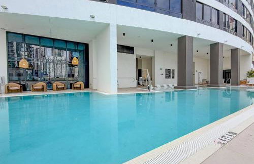 City Skyline Views & Rooftop Pool at District 225 - Foto 34