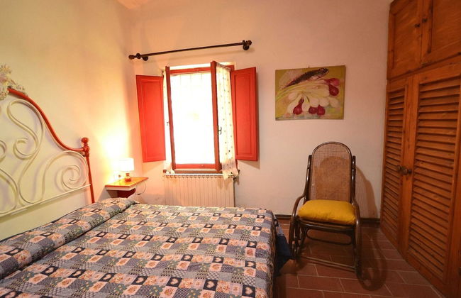 Spacious Home With Shared Pool - Photo 12