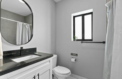 Spacious 4-BR House W Free Parking - Foto 11