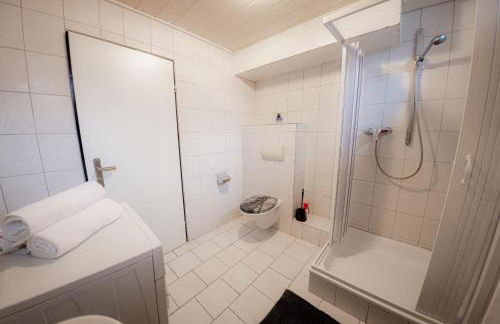 Yello Homes - großes Apartment - Am Waldrand, 15 min bis Nürnberg Messe, für 8 Personen, 2 WC's - Foto 5