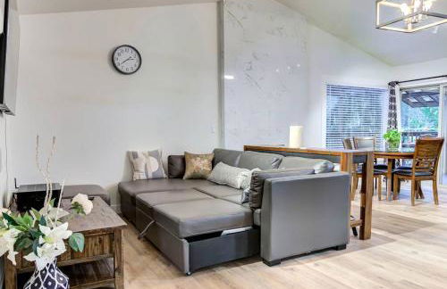 Tranquil Riverfront Retreat - Foto 12