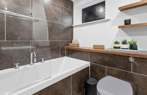 Luxe Victorian Spacious Home Sefton Park with Parking - Foto 7