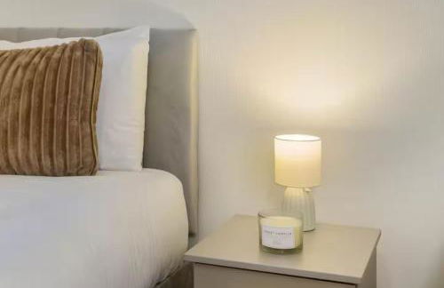 The Red Retreat, 7 Beds, Garden, Free Parking, Contractors, Fast Wifi, Smart TV - Foto 13