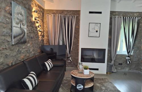 Triantos Guesthome Suite - Photo 4