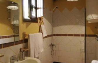 Charming House in Robledillo de Gata with Fireplace and Terrace - Foto 9