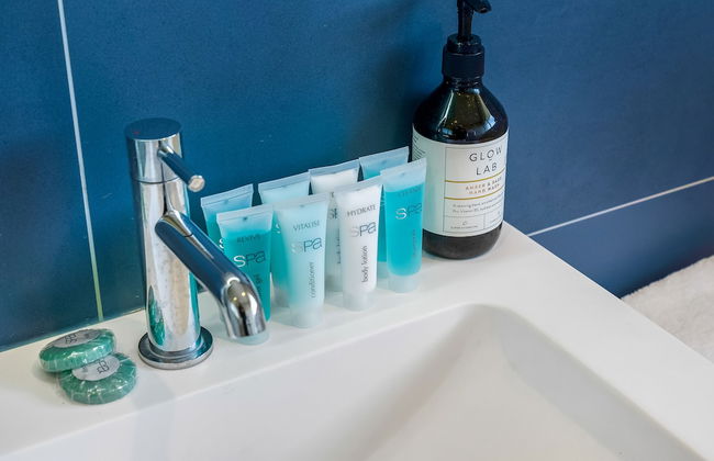 Inner City Retreat - WiFi - Netflix - Photo 33