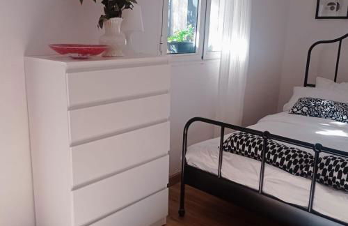 Estudio-Monoambiente para 2 personas en comunidad con piscina - Photo 11