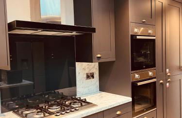 Spacious 5 Bedroom Home in Central Kidderminster with Private Parking and Electric Vehicle Facilities, Easy Access to Birmingham and Nearby Towns - Foto 6