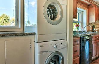 Waterfront Syracuse Home Deck, Fire Pit and Kayaks - Foto 11