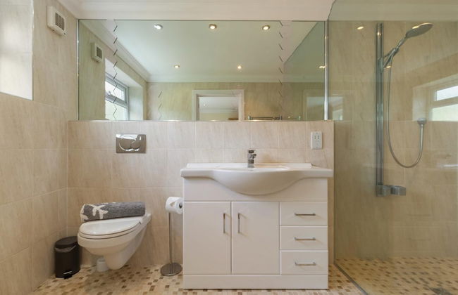 Sunningdale - Beach Side Cottage, Sea Views, Parking - Photo 47