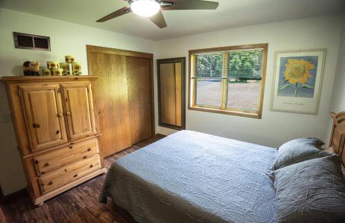 Whispering Woods Estate - Relax, Recharge, Connect - 12 wooded acres, 3 Bedrooms, 3 Baths, sleeps 10 - Foto 5