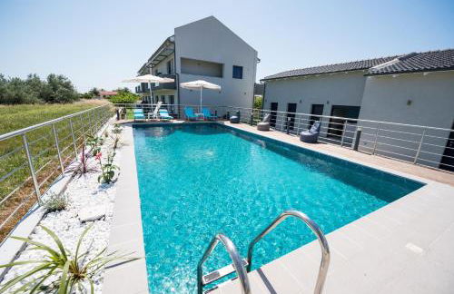 Oasis Apartments - Photo 1