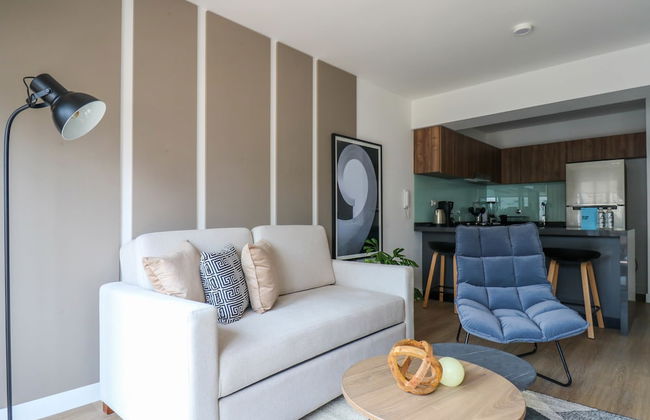 w Fascinating 1BR With Balcony in San Isidro - Foto 9