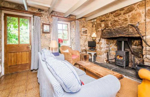 White Rose Beach Cottage Sea-Views Garden - Photo 4