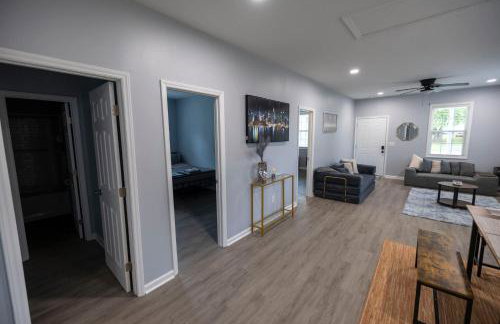 3 Min to Downtown - 10 Min to Elon - Smart TVs - Foto 11