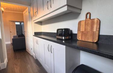 Central Near Hospital 2 Bedroom - Sleeps 4 - Self Check In - Fully Furnished - Foto 29