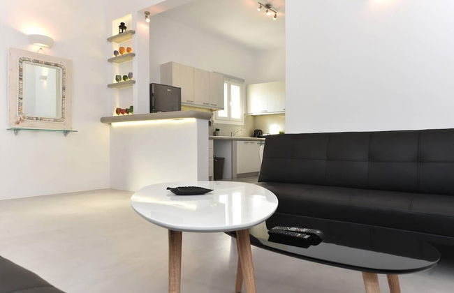 The Local House in Paros - Photo 3